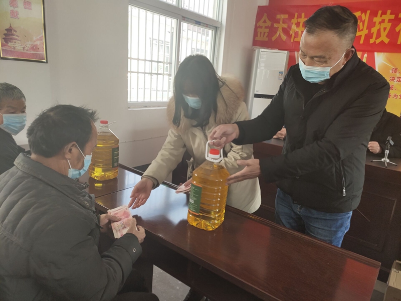金天柱送溫暖.jpg